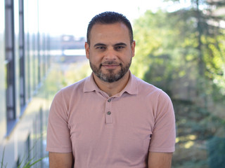 Foto von Hussam Al Khalaf im Gebäude SSC an der Ruhr Universität Bochum